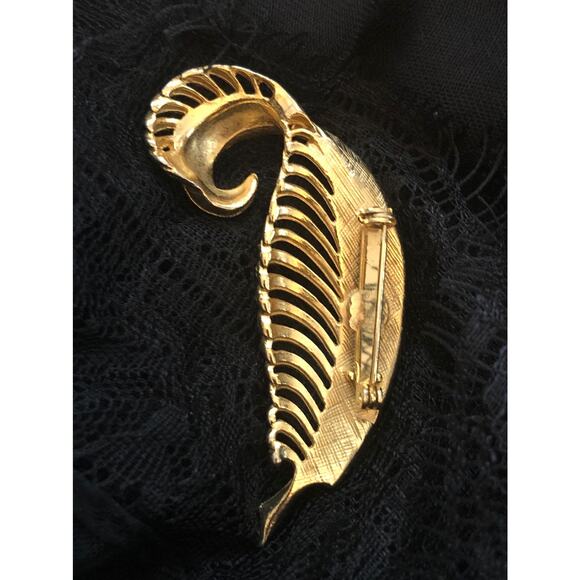 Vintage Gold tone Feather Brooch/Pin with Faux Pearls MCM 1960 - Picture 4 of 5